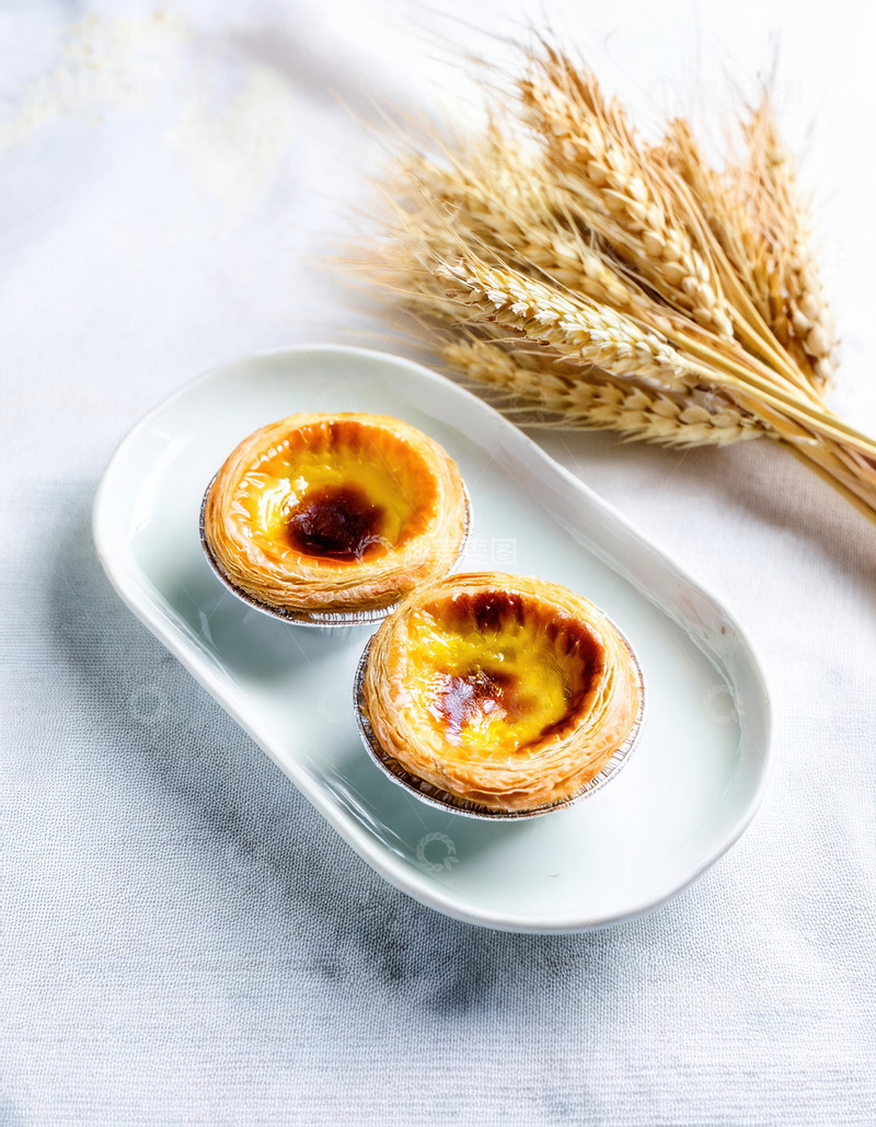 高清大图下载【趣麦麦图】浅盘双蛋挞旁置金黄麦穗
