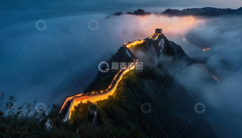 高清大图下载【趣麦麦图】云海夜影中熠熠生辉的长城