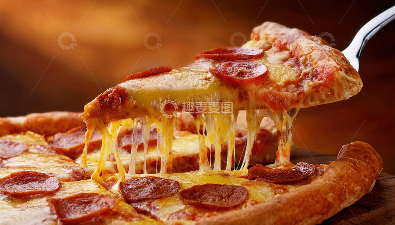 高清大图下载【趣麦麦图】器具勾起拉丝香肠美味披萨片