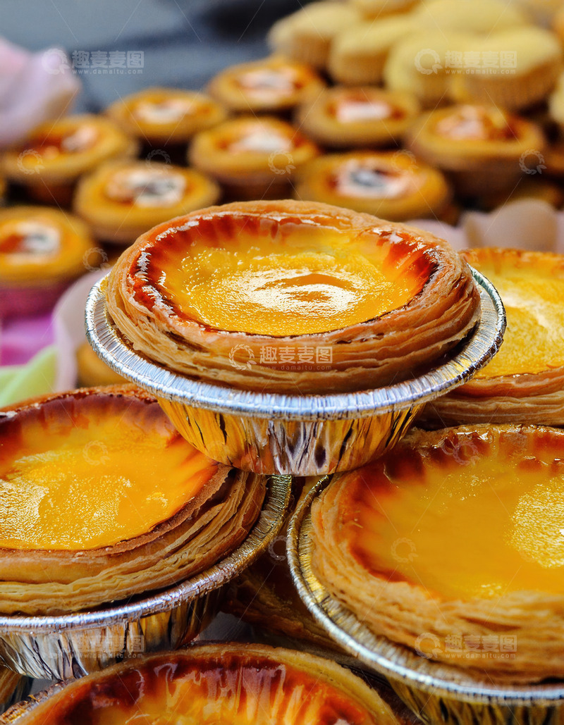 高清大图下载【趣麦麦图】堆叠摆放的金黄美味蛋挞阵列
