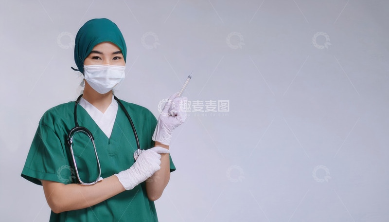 高清大图下载【趣麦麦图】绿衣医生持器具，展专业风采