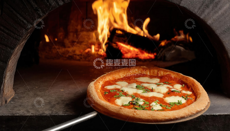高清大图下载【趣麦麦图】烤炉旁的芝士番茄酱美味披萨