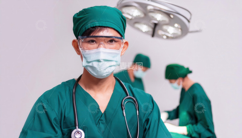 高清大图下载【趣麦麦图】-手术室中医生，展现专业与专注