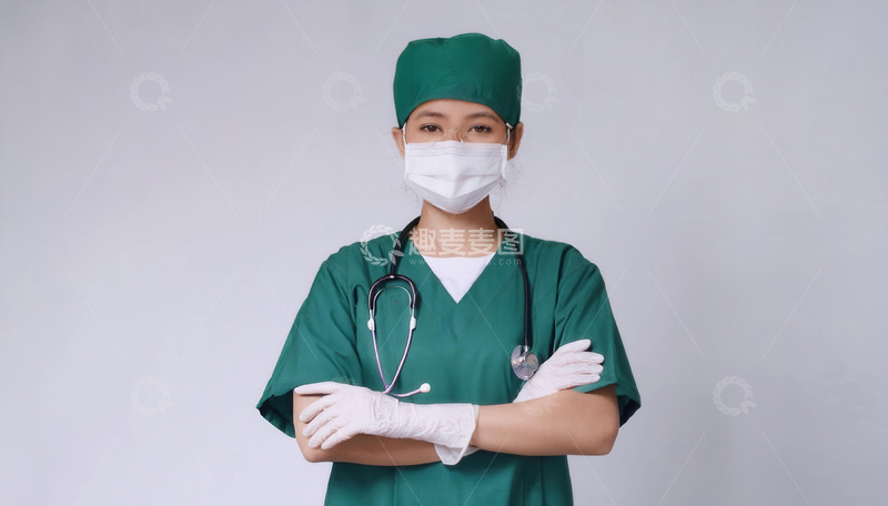 高清大图下载【趣麦麦图】-绿装医护微笑，尽显专业与自信