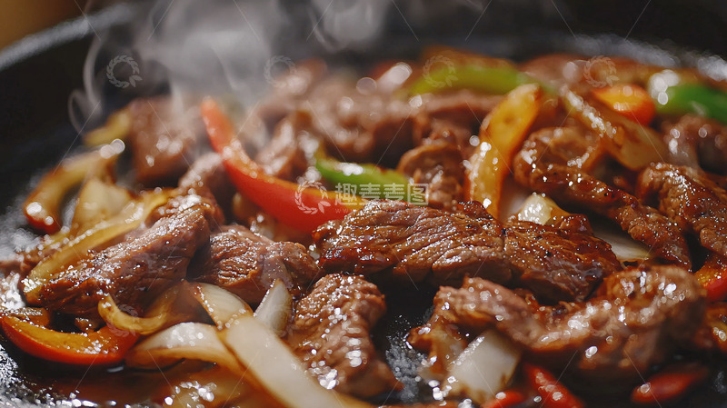 高清大图下载【趣麦麦图】热气腾腾的牛肉炒蔬菜
