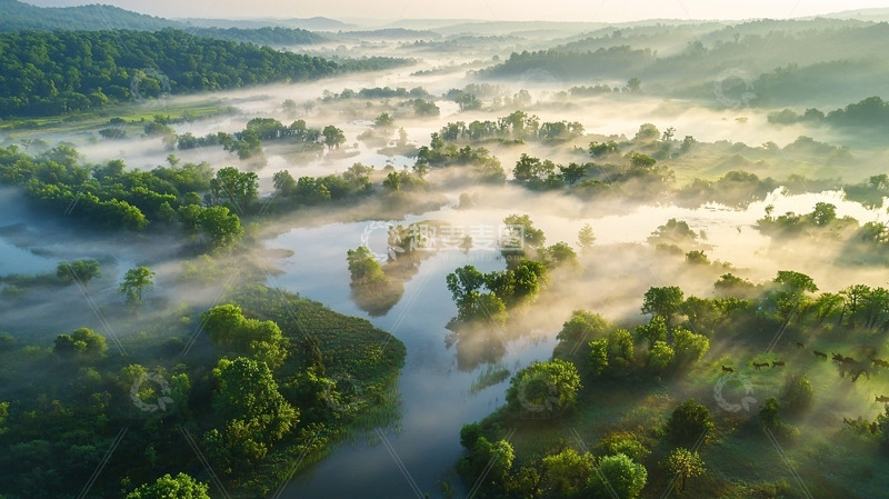 高清大图下载【趣麦麦图】清晨雾气笼罩的河流