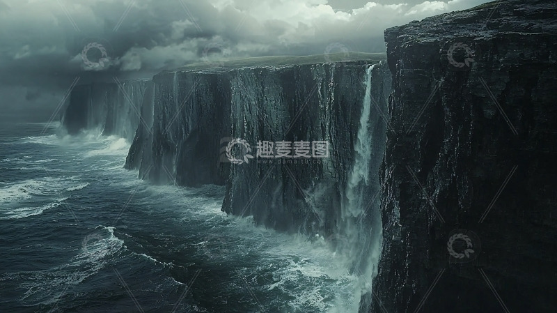 高清大图下载【趣麦麦图】暴风雨中的悬崖瀑布