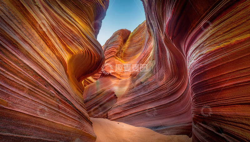 高清大图下载【趣麦麦图】绚丽砂岩峡谷：大地的彩色褶皱奇观