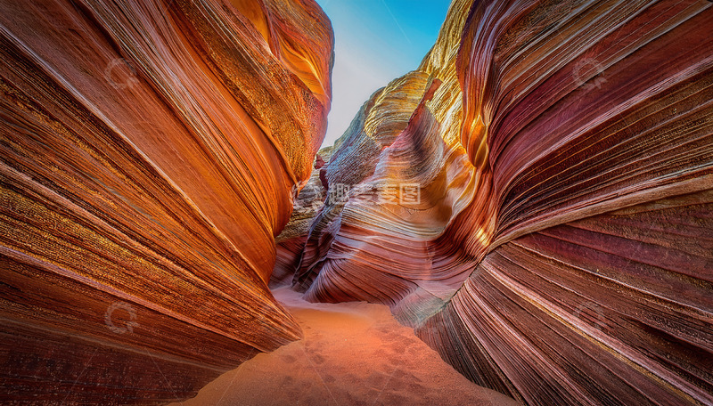 高清大图下载【趣麦麦图】走进梦幻般的彩色砂岩褶皱峡谷