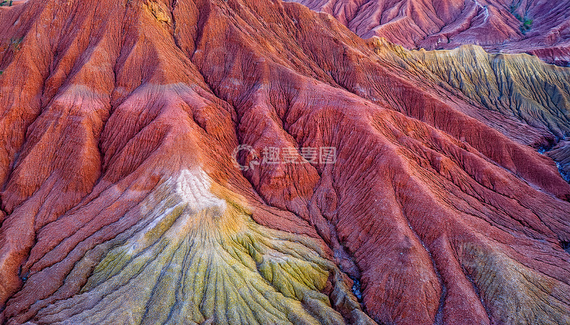 高清大图下载【趣麦麦图】绚丽多彩的褶皱地貌自然奇观
