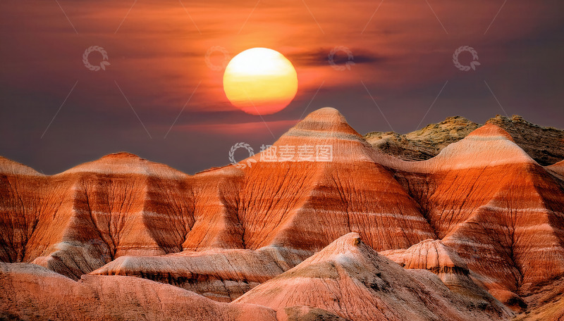 高清大图下载【趣麦麦图】落日映照下的斑斓层叠山丘风光