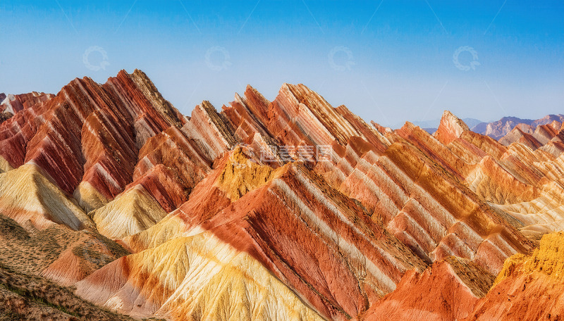 高清大图下载【趣麦麦图】蓝天映照着五彩斑斓的丹霞峰林