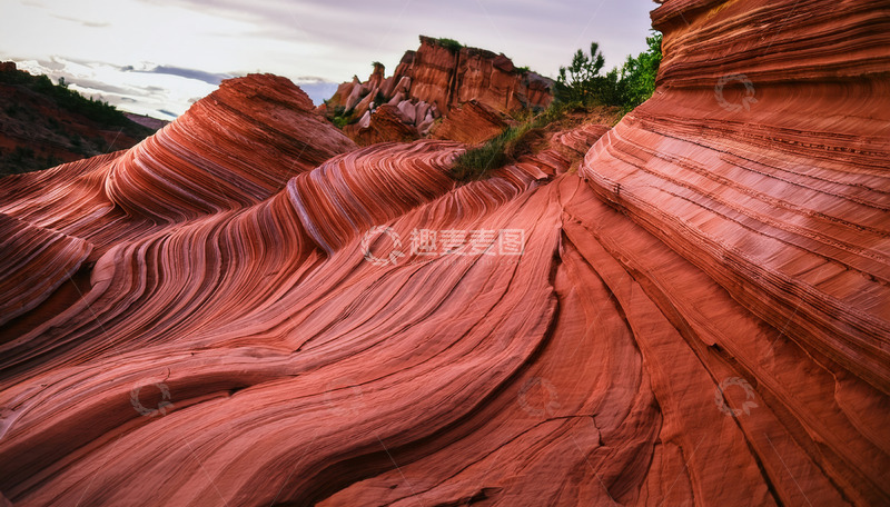 高清大图下载【趣麦麦图】红岩曲卷的独特自然纹理景观