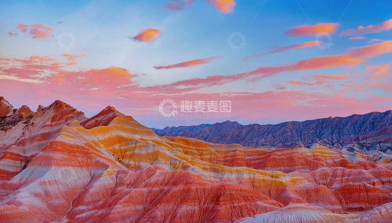高清大图下载【趣麦麦图】晚霞中色彩迷人的梦幻丹霞地貌