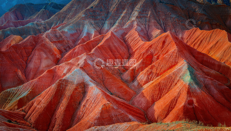 高清大图下载【趣麦麦图】绚丽如幻的七彩丹霞褶皱地貌