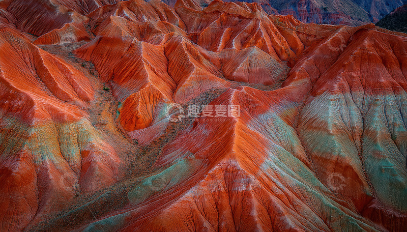 高清大图下载【趣麦麦图】梦幻般五彩交织的绚丽丹霞景观