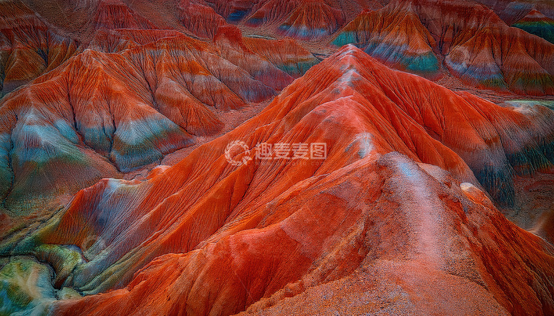 高清大图下载【趣麦麦图】赤彩斑斓的梦幻丹霞大地脉络
