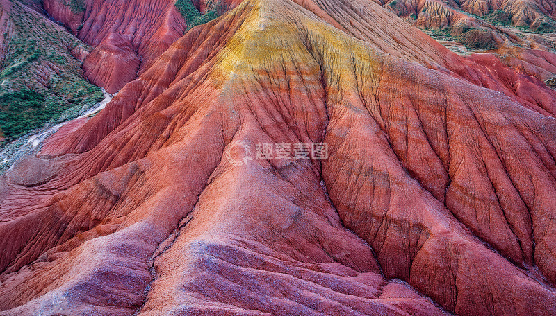 高清大图下载【趣麦麦图】七彩褶纹交织的壮美大地景观