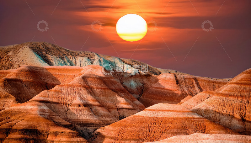 高清大图下载【趣麦麦图】夕阳下色彩奇幻的层状山丘景观