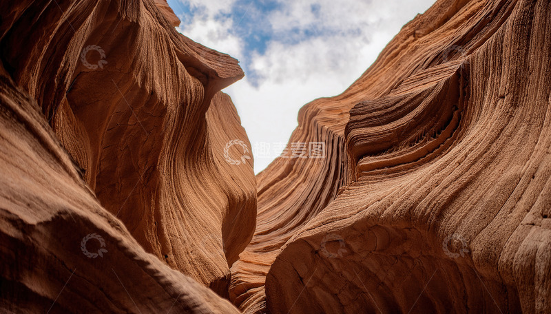 高清大图下载【趣麦麦图】蓝天下纹理独特的砂岩峡谷景观