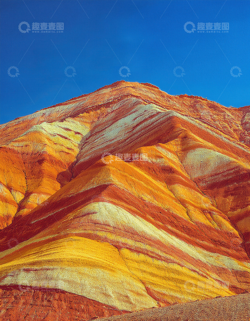 高清大图下载【趣麦麦图】蓝天下五彩斑斓的梦幻彩色山脉