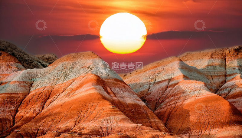 高清大图下载【趣麦麦图】夕阳下色彩斑斓的奇特山峦景观