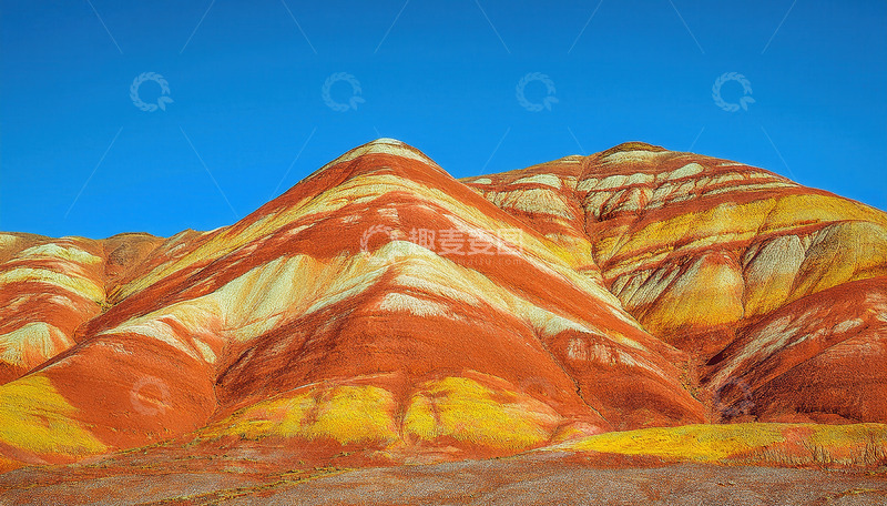高清大图下载【趣麦麦图】蓝天之下色彩斑斓的奇妙山峦