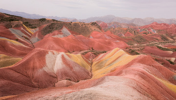天地间色彩斑斓的梦幻丹霞地貌