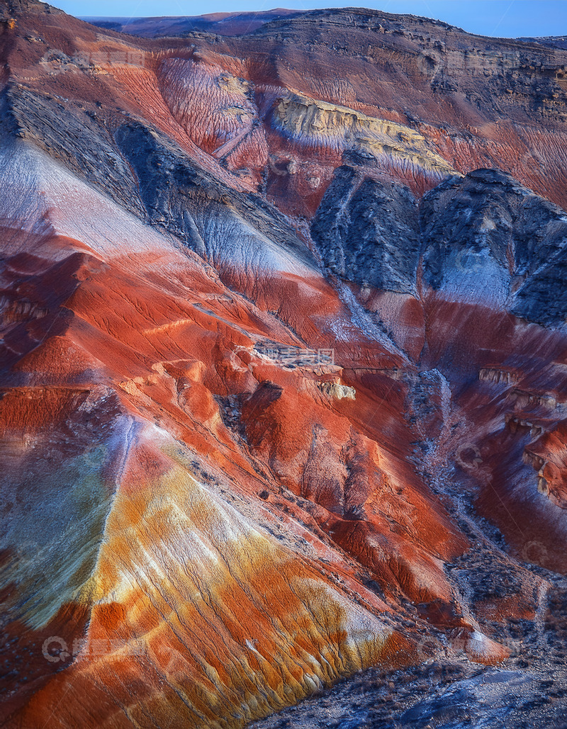 高清大图下载【趣麦麦图】大自然绘就的五彩斑斓山峦画卷