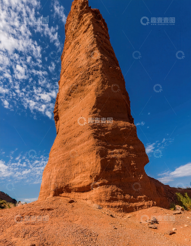 高清大图下载【趣麦麦图】蓝天之下挺拔的红色砂岩独石巨柱
