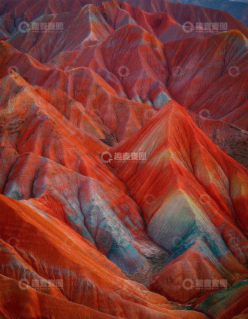 高清大图下载【趣麦麦图】五彩交织的梦幻丹霞褶皱山脉