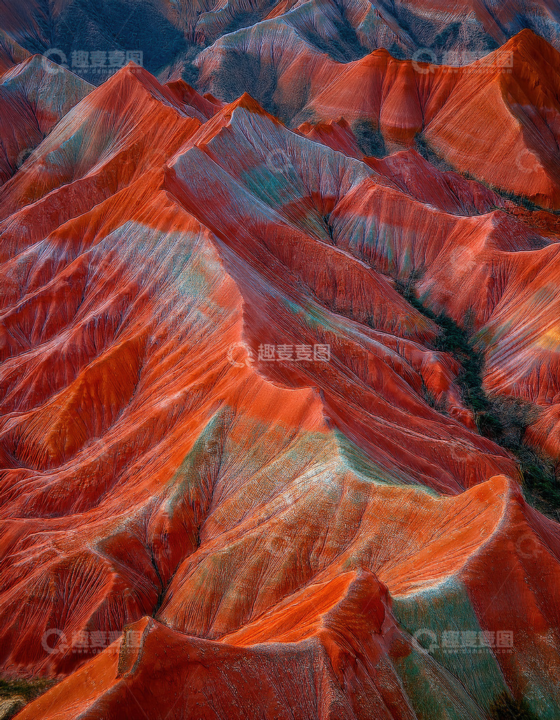 高清大图下载【趣麦麦图】赤橙交织的绝美丹霞褶皱纹理