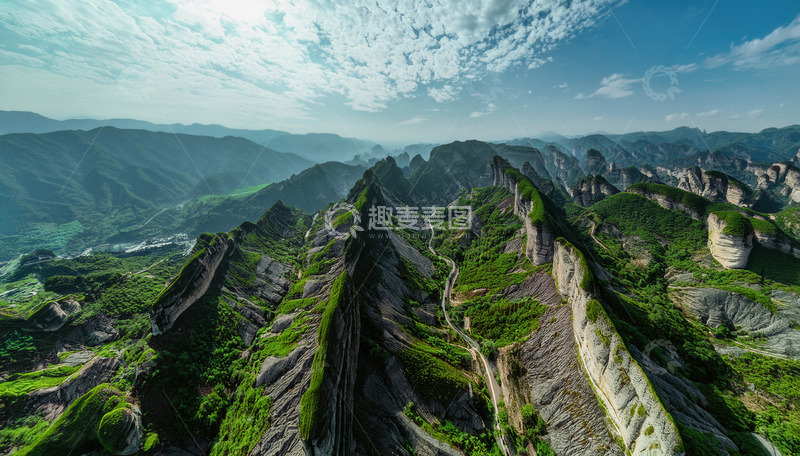 高清大图下载【趣麦麦图】蓝天白云下峻峭绵延的绿色山峦