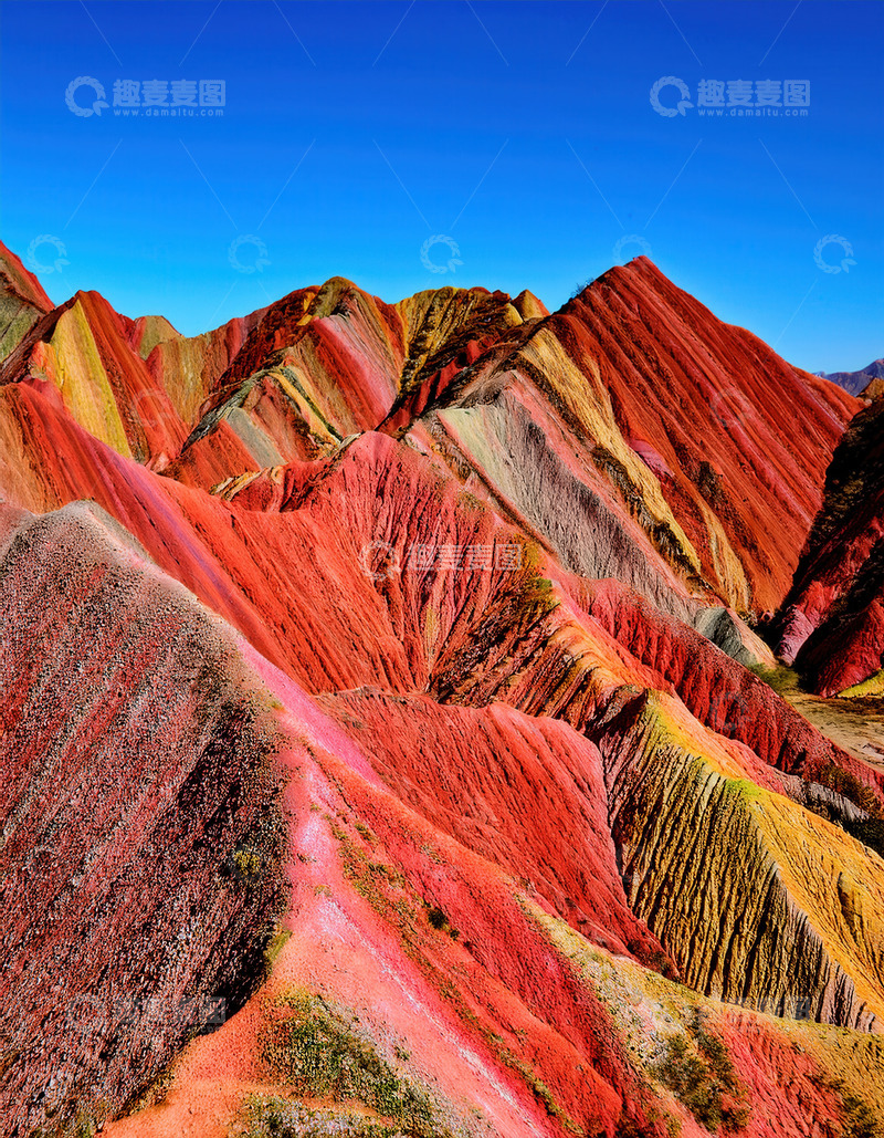 高清大图下载【趣麦麦图】蓝天之下五彩斑斓的壮美丹霞山