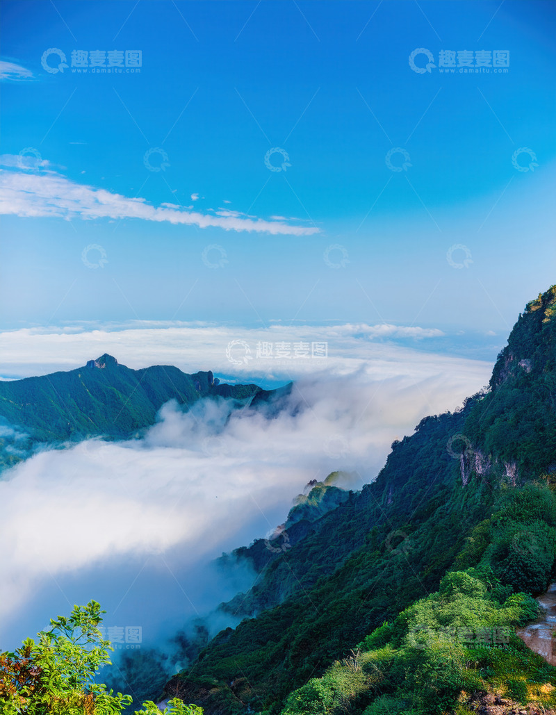 高清大图下载【趣麦麦图】蓝天之下山峦云海交相辉映之景