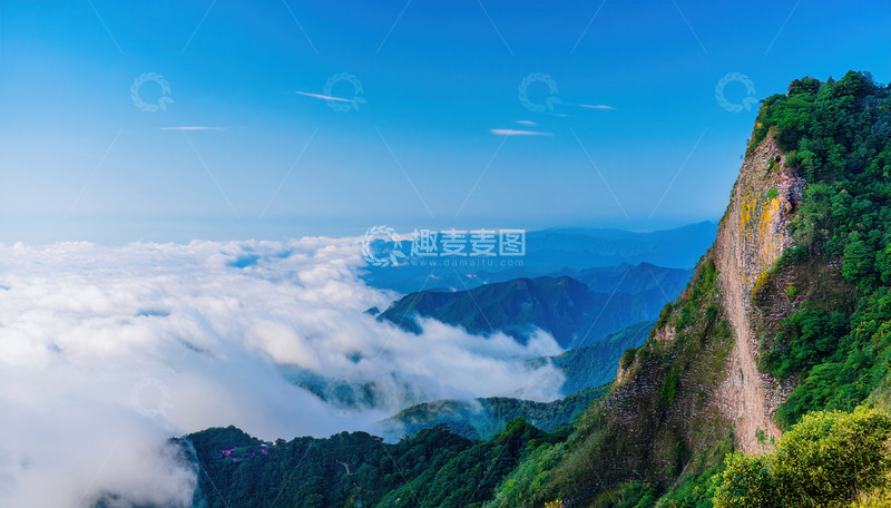 高清大图下载【趣麦麦图】青山云海间的巍峨陡峭山峰