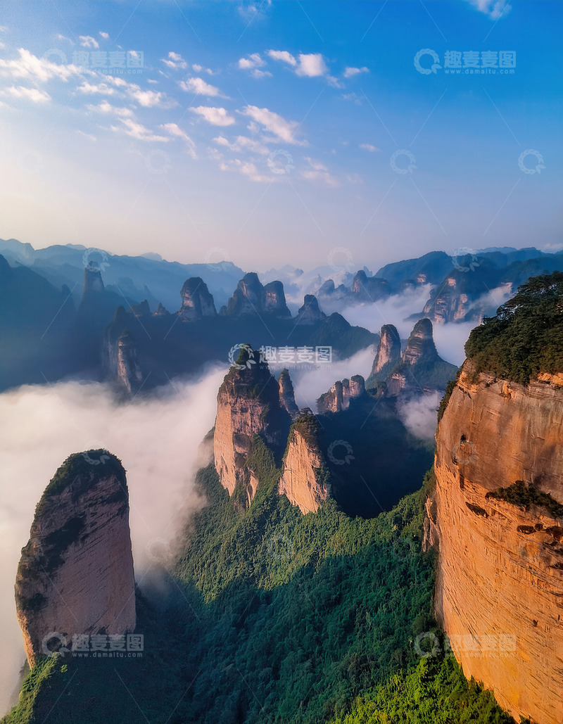 高清大图下载【趣麦麦图】云海环绕下的奇峻多姿山峰