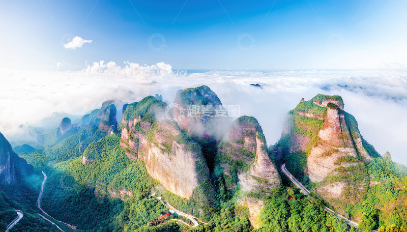 高清大图下载【趣麦麦图】云海中若隐若现的奇峻丹霞山峰