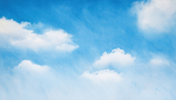 湛蓝天空中飘着蓬松白云