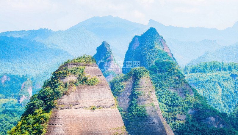 高清大图下载【趣麦麦图】青山远影中形态各异的岩峰