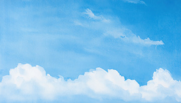 湛蓝天空下的层层蓬松白云