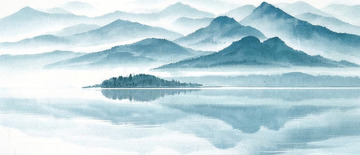 雾中山影与湖心岛的静谧镜像