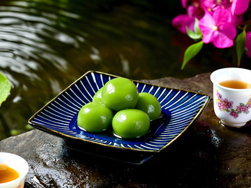 溪水畔的青团茶韵摄影图2