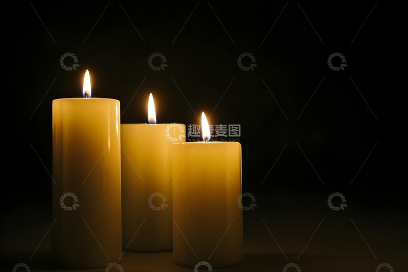 高清大图下载【趣麦麦图】黑暗中燃烧的蜡烛清明节摄影