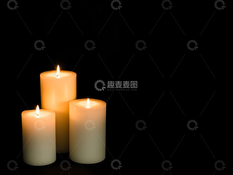 高清大图下载【趣麦麦图】黑暗中燃烧的蜡烛清明节摄影图