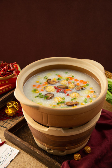 鲍鱼砂锅粥摄影图1