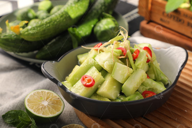 高清大图下载【趣麦麦图】解腻拍黄瓜下酒菜1