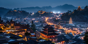 山间旅游景区夜景