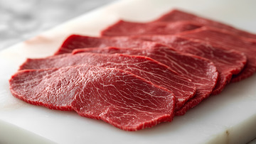 新鲜生鲜生肉牛肉美食食材摄影图2