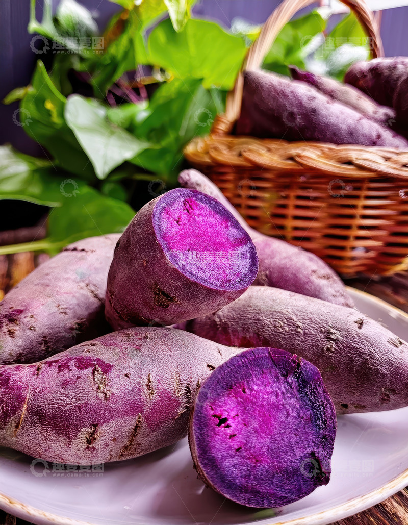 高清大图下载【趣麦麦图】白盘里紫薯及其切面展示